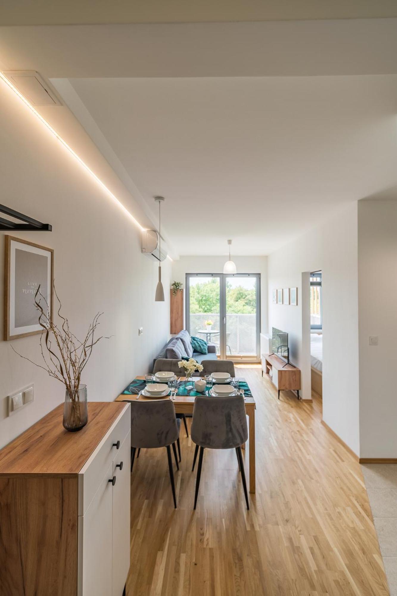 Old Town - Bus&tram Stops Nearby, Balcony - By Rentujemy Apartment Krakow